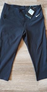 Nike yoga Pilates Dri-Fit crops black XS leggings